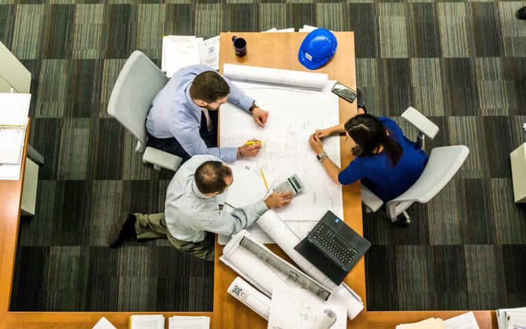 Teamarbeit in hybriden Arbeitsmodellen: So gelingt Zusammenarbeit in der neuen Arbeitswelt